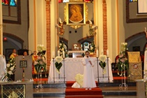 Dekoracja komunijna kościoła (fot. A-9)